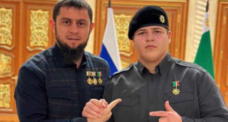 Con trai thủ lĩnh Chechnya Ramzan Kadyrov là Adam Kadyrov đã nhận huân chương Vệ binh Quốc gia Nga. main-image-3.jpg