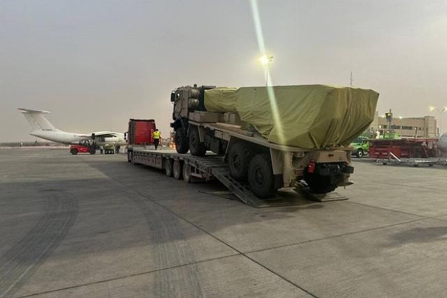 Đưa hệ thống MLRS bí ẩn đến Saudi Arabia