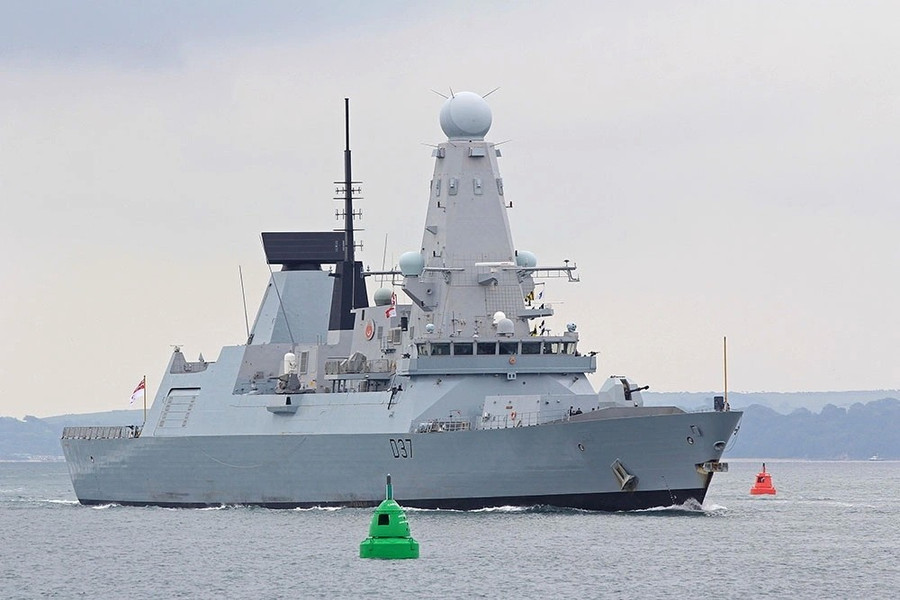 HMS Duncan của Hải quân Hoàng gia Anh là một khu trục hạm chuyên về phòng không. 2.jpg