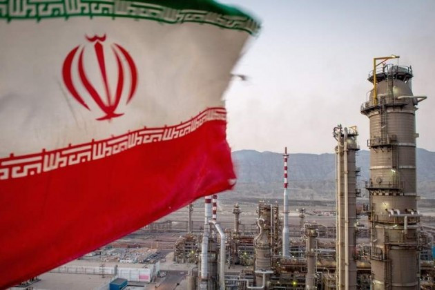 Khách hàng mua dầu của Iran sẽ đối diện đòn trừng phạt nặng nề của Mỹ. gettyimages-1079998236.jpg