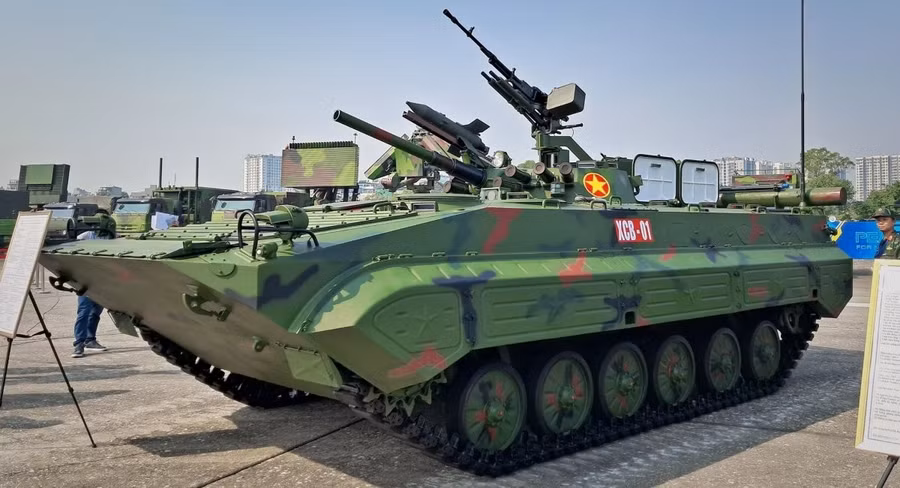 Xe chiến đấu bộ binh XCB-01 và pháo tự hành PTH-122 thu hút quan tâm lớn