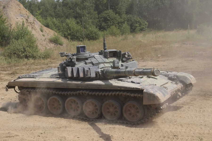 Xe tăng T-72M4CZ của Cộng hòa Séc. cheskyj-tank-t-72m4cz.jpg