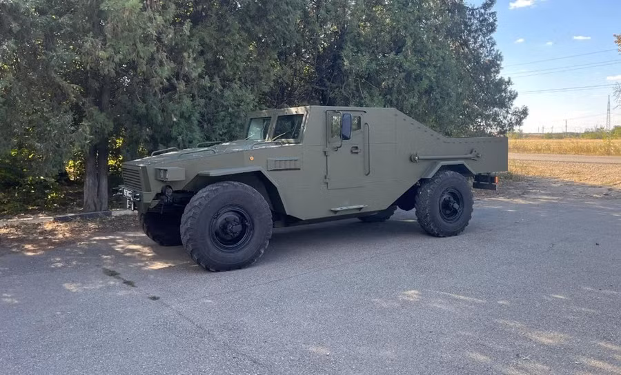 Xe bán tải bọc thép Legionnaire gây bất ngờ khi xuất hiện