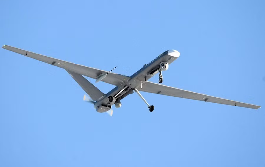 Máy bay không người lái Orion tối tân và đắt đỏ bị bắn hạ bởi UAV cảm tử rẻ tiền