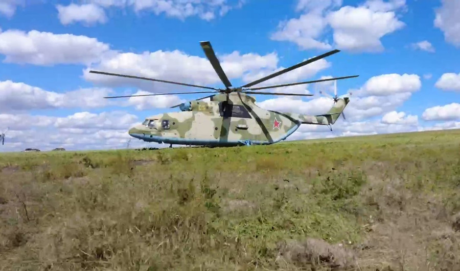 Trực thăng hạng nặng Mi-26 của Lực lượng Hàng không Vũ trụ Nga. screenshot-15.jpg