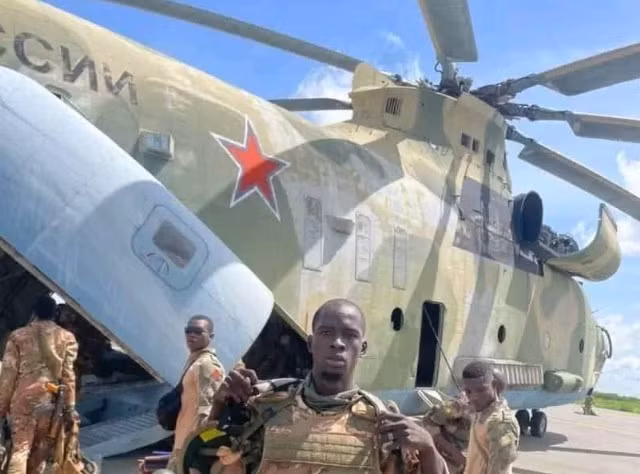 Trực thăng khổng lồ Mi-26 theo 'Quân đoàn châu Phi' xuất hiện tại Mali