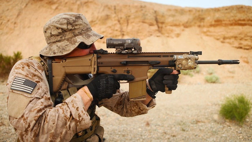 Kỷ nguyên súng trường tấn công module độc đáo FN SCAR chính thức khép lại