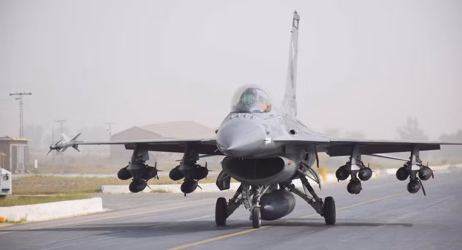 Cách phóng 144 tên lửa ERAM từ 12 máy bay F-16 cùng lúc