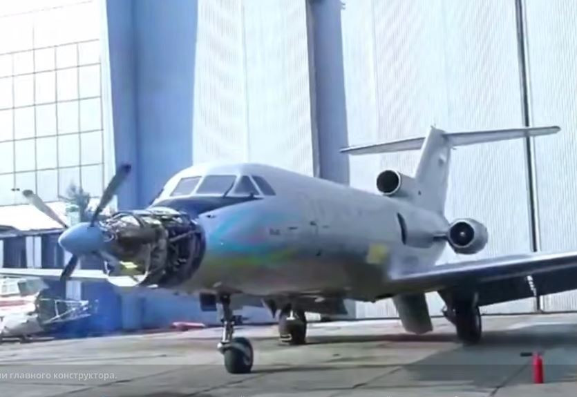 Bất ngờ khi gắn động cơ cánh quạt VK-800 vào máy bay phản lực Yak-40