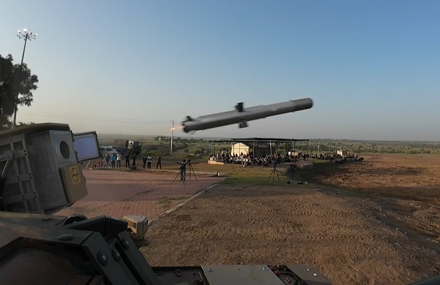 ATGM Nag Mk II của Ấn Độ trên xe tăng hạng nhẹ Zorawar trong quá trình thử nghiệm. tank-zorawar-ptrk-nag-mk-ii-1.jpg