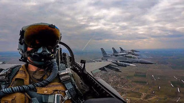 Tướng Không quân Mỹ nói về phi công điều khiển F-16 Ukraine