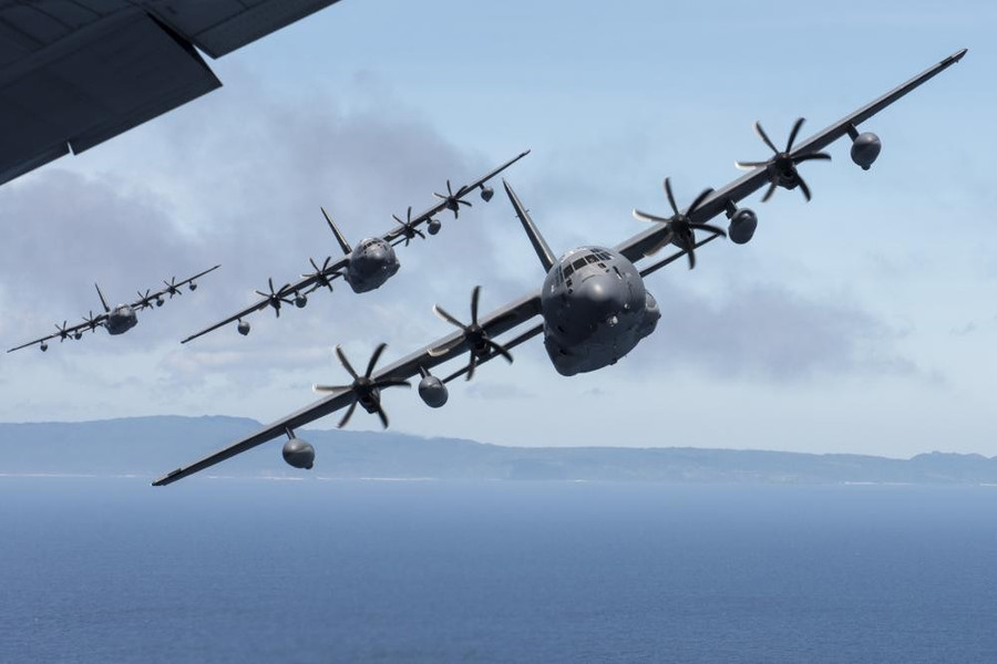 Phi cơ đặc biệt CV-22B và MC-130J Commando II áp sát Venezuela