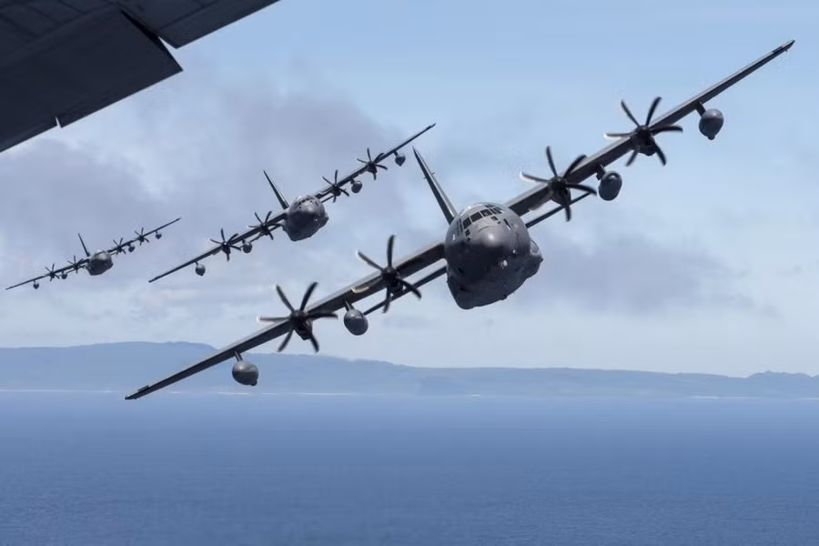Phi cơ đặc biệt CV-22B và MC-130J Commando II áp sát Venezuela