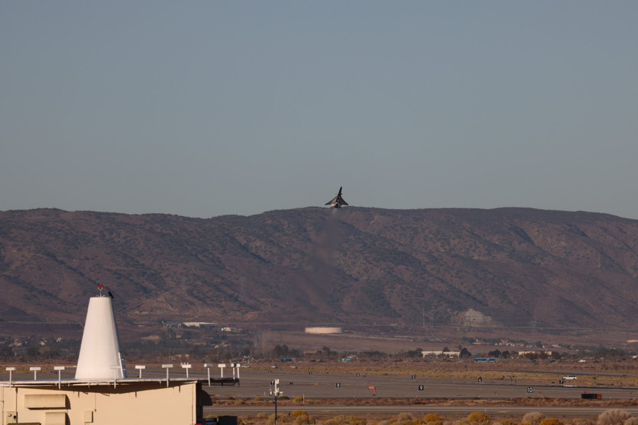 Máy bay siêu thanh thử nghiệm công nghệ X-59 QueSST đã cất cánh. g4w3yrtasaiz2mz.jpg