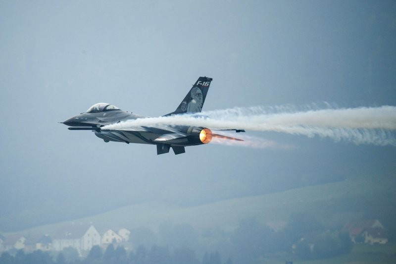 F-16 bị bắn hạ đang săn đuổi máy bay chiến đấu Nga