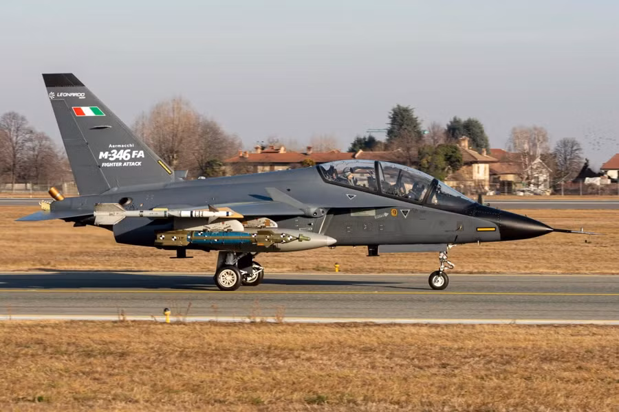 Chiến đấu cơ 'anh em song sinh' với Yak-130 giành hợp đồng lớn