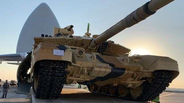 Nga đang dồn lực sản xuất xe tăng chiến đấu chủ lực T-90M Proryv. russia-sends-its-t-90m-proryv-mbt-to-the-united-arab-emirates-1.jpg