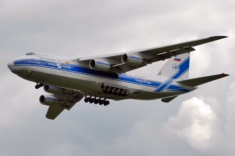 antonov-an-124-9773054055093-moskva-domodedovo-rp2297.jpg