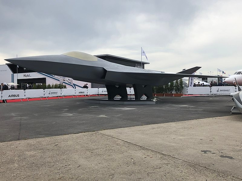 Mô hình máy bay chiến đấu thế hệ thứ sáu FCAS tại triển lãm hàng không Le Bourget. 800px-scaf-le-bourget-2019.jpg