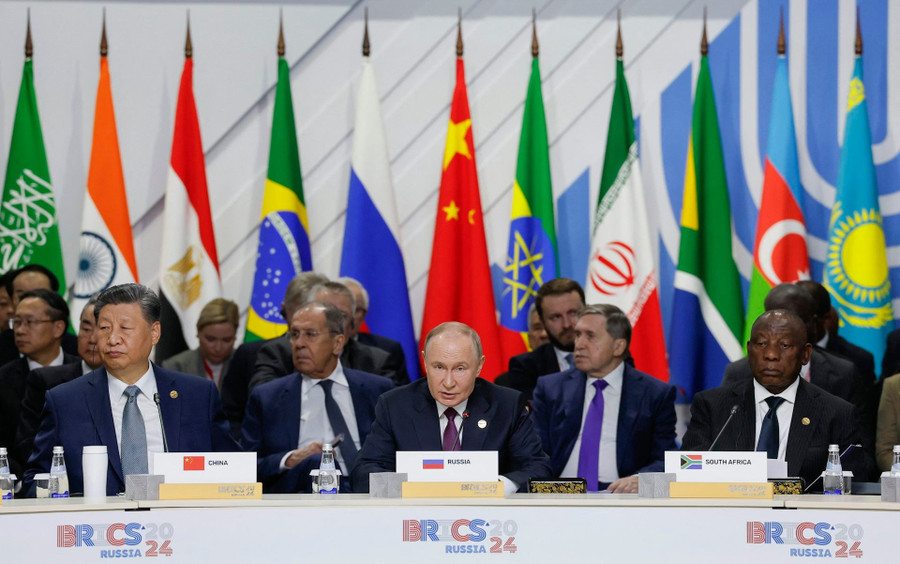 Tổ chức BRICS đang nổi lên như một trung tâm quyền lực mới thách thức ảnh hưởng của phương Tây. thumb-brics-summit-in-kazan-on-24-october-2024.jpg