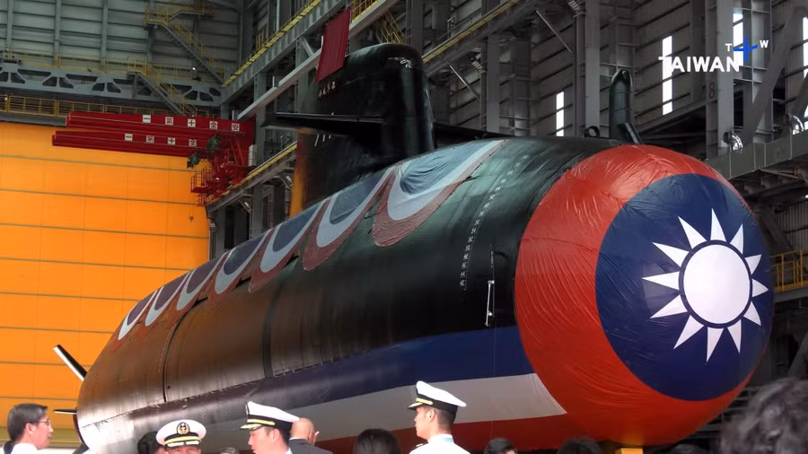 taiwan-unveils-its-first-indigenous-defense-submarine.jpg