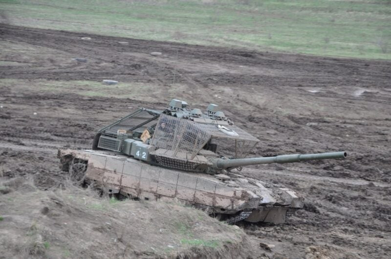 Binh sĩ bất ngờ chỉ trích xe tăng T-80BVM