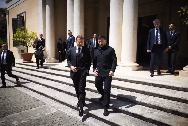 Tại sao ông Trump yêu cầu ông Macron ra khỏi cuộc họp ngắn với Zelensky ở Rome?