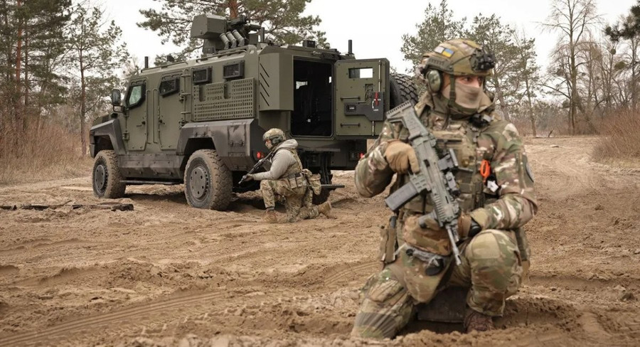 Quân đội Ukraine đã nhận 402 xe bọc thép từ UkrArmoTech