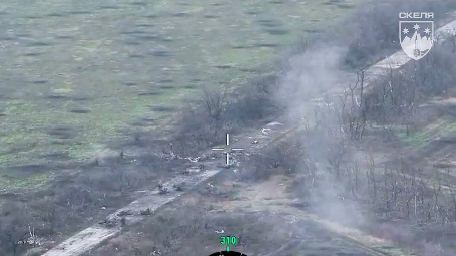 Đoàn xe cơ giới bị phá hủy sau khi 'mắc kẹt' trong cuộc tấn công vào Pokrovsk