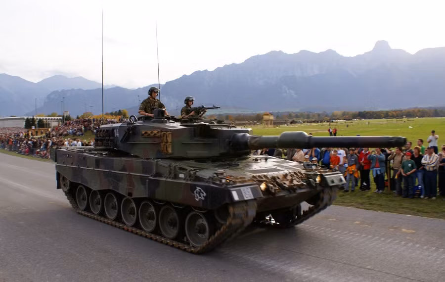 Thụy Sĩ từ bỏ lệnh cấm tái xuất khẩu vũ khí sang Ukraine?