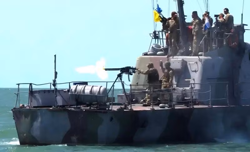 Tàu quân sự tập trung sẵn sàng cho chiến dịch đổ bộ ở Biển Đen?