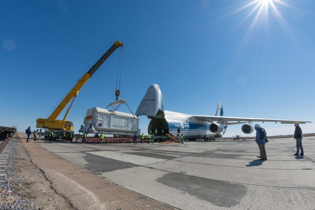 Sân bay vũ trụ Baikonur có ý nghĩa rất quan trọng với Nga. 1567215684839-exomars2016-loading-antonov124-at-baikonur-20160322-lc-ait-11px-625.jpg