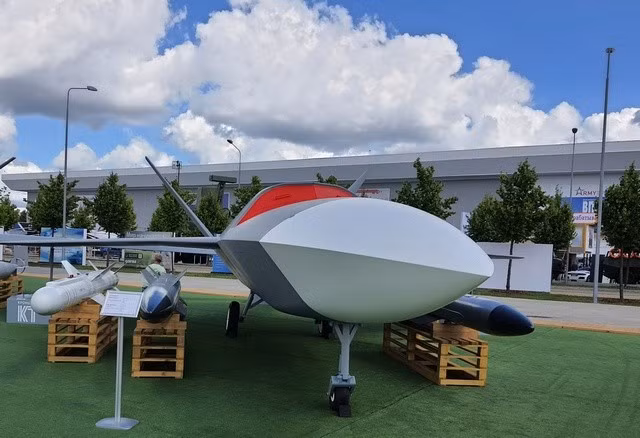 M&aacute;y bay kh&ocirc;ng người l&aacute;i Grom - trợ thủ đắc lực cho Su - 34 v&agrave; Su - 57 trong 2026 - Ảnh 2.