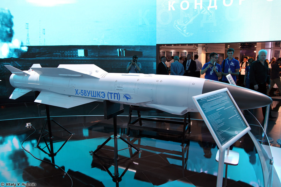 kh-58ushke-irr-anti-radiation-missile-at-maks-2015-02.jpg