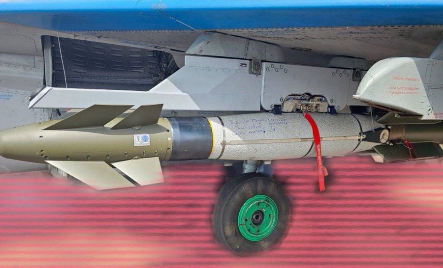 Một quả bom AASM-250 Hammer do Pháp sản xuất đã được cải tiến, treo dưới cánh máy bay chiến đấu MiG-29 của Không quân Ukraine. screenshot-4-13.jpg