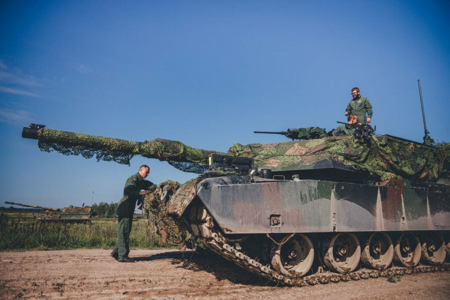 Thêm hàng loạt xe tăng M1A2 SEPv3 Abrams gây sức ép lên biên giới Kaliningrad