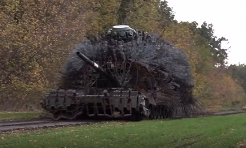 Xe tăng lập kỷ lục chịu được hơn 40 đòn tấn công của máy bay không người lái