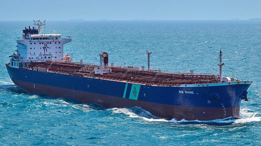 Saudi Arabia đang phải cạnh tranh với chính Nga trên thị trường dầu thô quốc tế. _116058093_mediaitem116058092.jpg