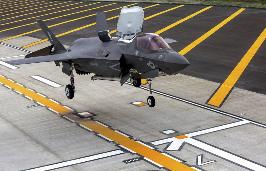 Bất ngờ lớn khi F-35B trên tàu sân bay tương lai bị thay thế bằng UAV