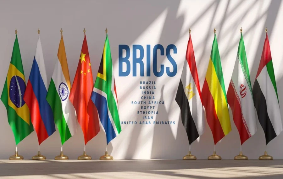 Ông Trump tuyên bố 'sự sụp đổ' của BRICS khi áp dụng mức thuế 100%