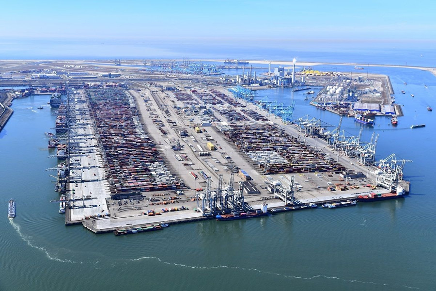 Cảng Rotterdam sẽ đóng vai trò quan trọng hơn trong mạng lưới hậu cần quân sự. rotterdam-jit.jpg