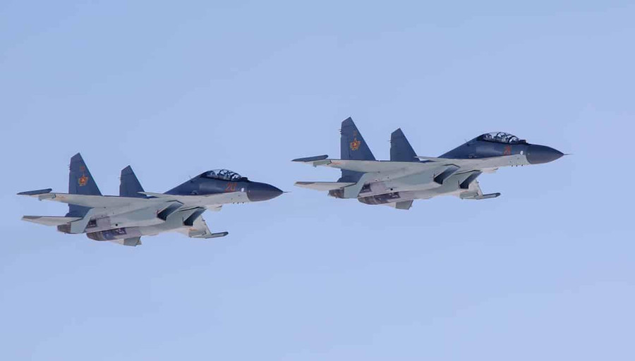 Tiêm kích đa năng Su-30SM của Không quân Kazakhstan. Para-vynyshhuvachiv-Su-30-SM-VPS-Kazahstanu.jpg
