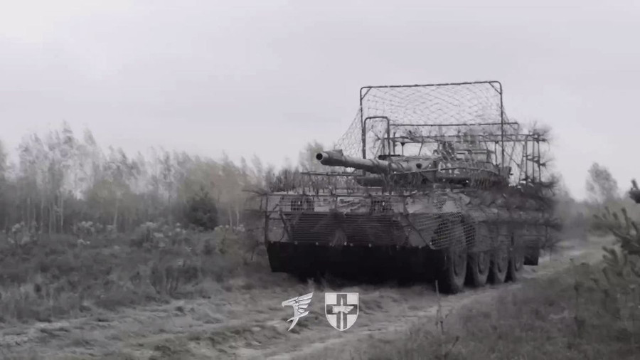 Xe tăng bánh lốp Centauro đã ra trận với bề ngoài khác lạ