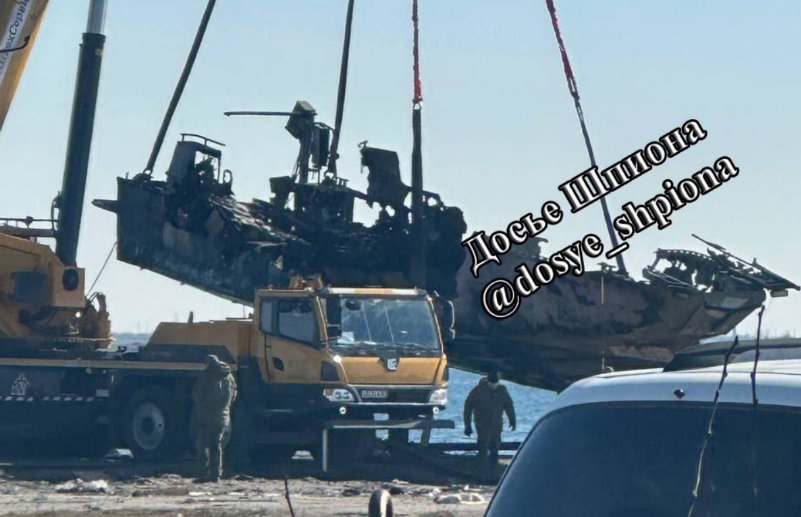 Quân đội Ukraine phá hủy tàu chống phá hoại Raptor của Nga ở Crimea