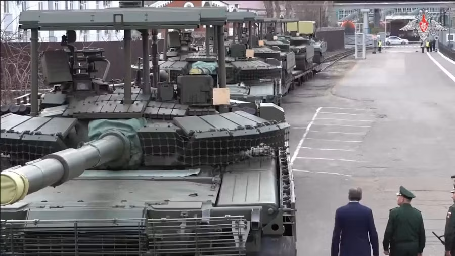 Số lượng xe tăng chiến đấu chủ lực T-80 bất ngờ tăng vọt