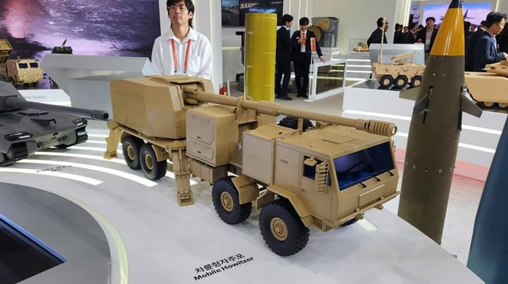 Hàn Quốc bắt đầu sản xuất phiên bản bánh lốp của pháo tự hành K9 Thunder