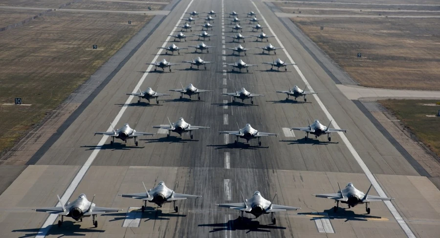 NATO muốn sản xuất 700 tiêm kích F-35 cùng hàng ngàn tăng thiết giáp