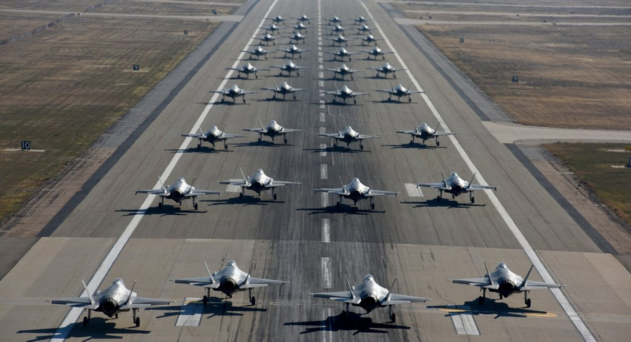 NATO muốn sản xuất 700 tiêm kích F-35 cùng hàng ngàn tăng thiết giáp