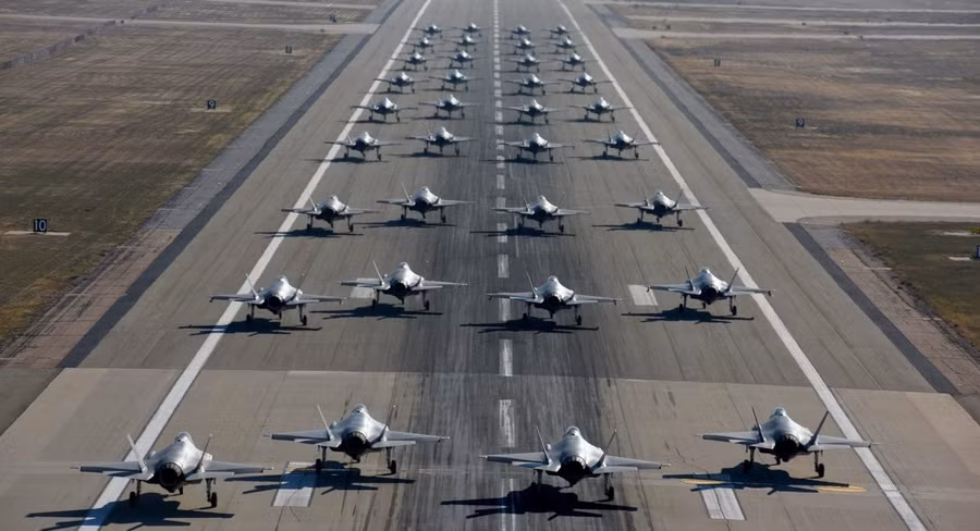 NATO muốn sản xuất 700 tiêm kích F-35 cùng hàng ngàn tăng thiết giáp