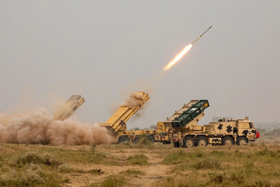 Ấn Độ chứng minh mức độ đáng sợ của tên lửa dẫn đường tầm xa Pinaka